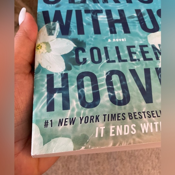 It Starts with Us by Colleen Hoover - Picture 5 of 5